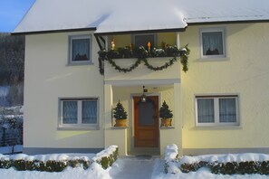 Exterior detail - Apartment in the Cathedral City, Haus Barbara 1st Floor with Mountain View, Terrace & Wi-Fi (St. Blasien)