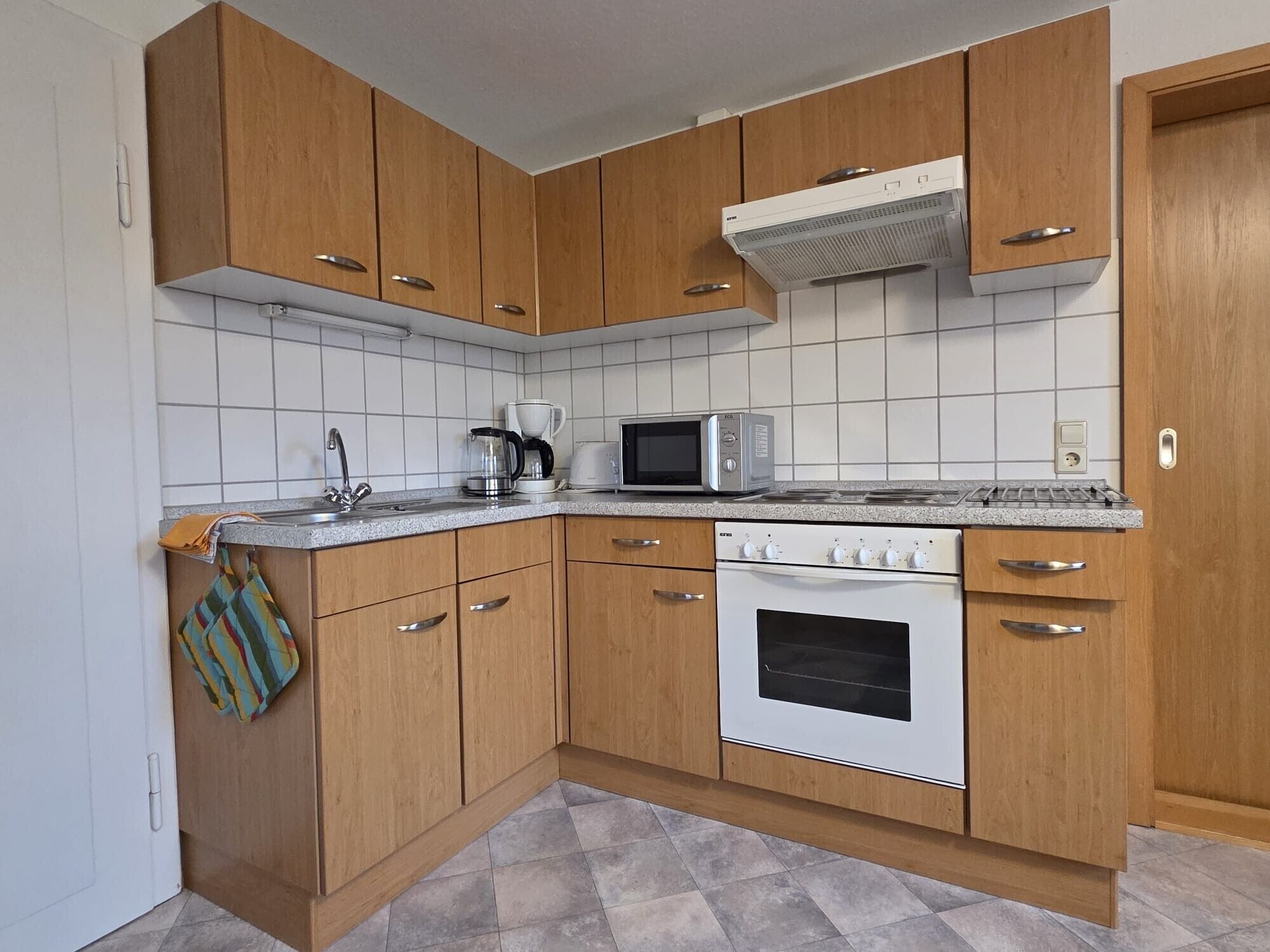 Réfrig érateur, micro-ondes, four, plaque de cuisson