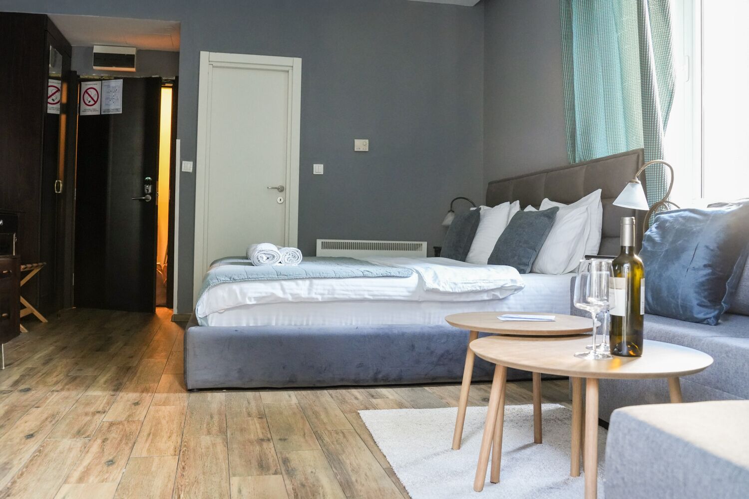 Iron/ironing board, WiFi, bed sheets