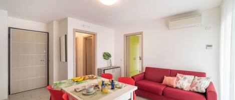 Lägenhet - 2 sovrum - balkong | Vardagsrum