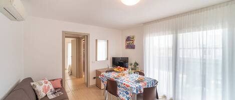 Departamento, 2 habitaciones, balcón | Comedor