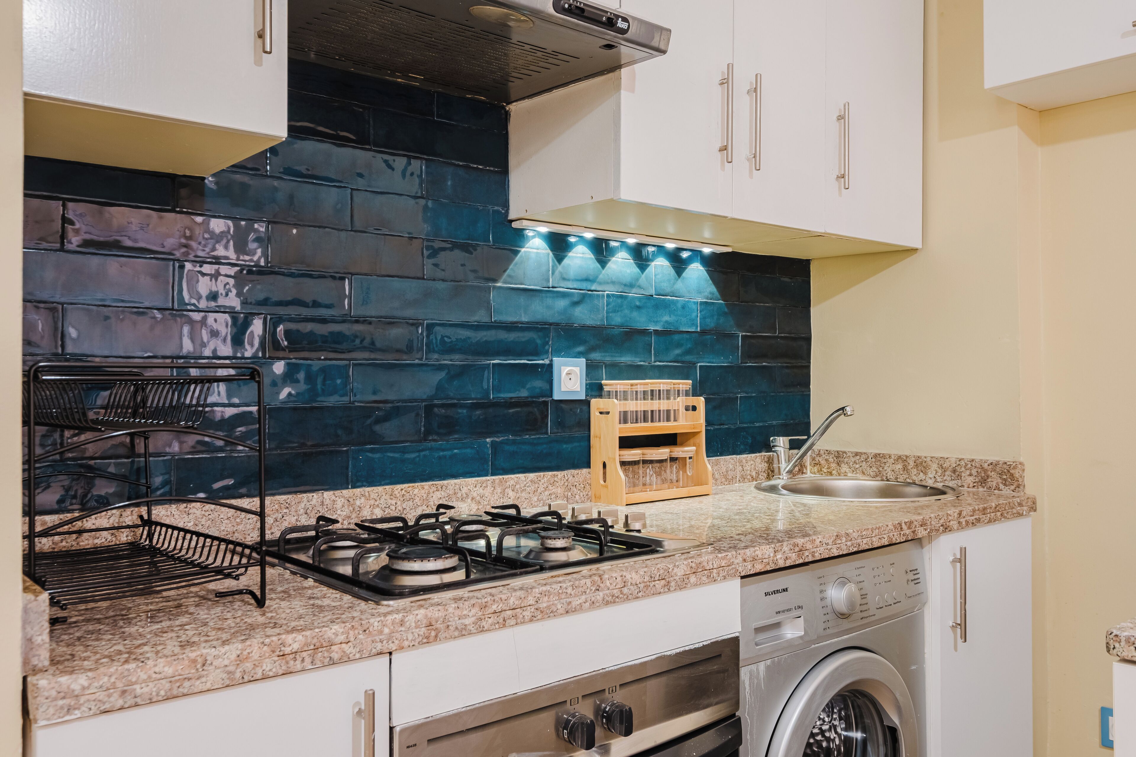 Căn hộ tiện nghi đơn giản, không hút thuốc, ban công | Bếp riêng | Tủ lạnh, lò vi sóng, dụng cụ pha espresso 