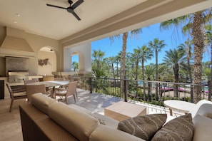 Outdoor dining - Luxury 3BR Esperanza Residence with Resort Amenities (Cabo San Lucas)