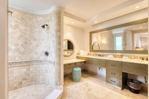 Shower, hair dryer, towels - Luxury 3BR Esperanza Residence with Resort Amenities (Cabo San Lucas)