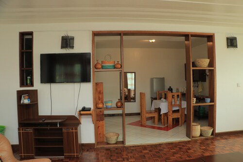 Bunyonyi Safaris Resort