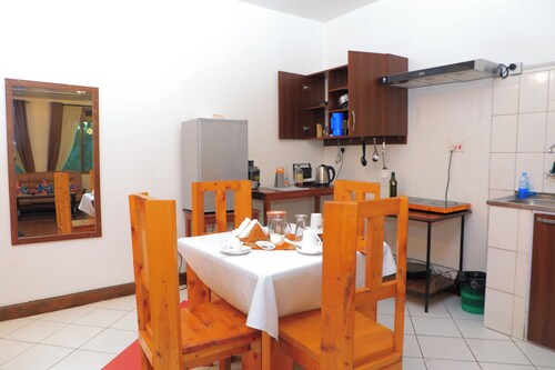 Bunyonyi Safaris Resort