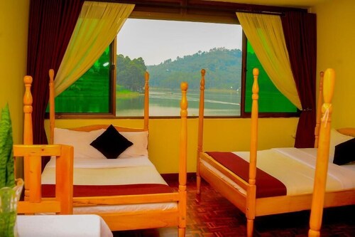Bunyonyi Safaris Resort
