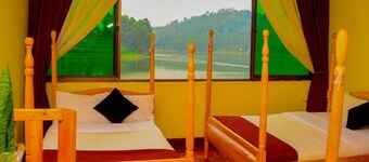 Bunyonyi Safaris Resort