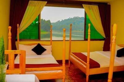 Bunyonyi Safaris Resort