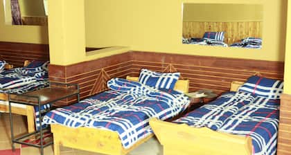 Bunyonyi Safaris Resort