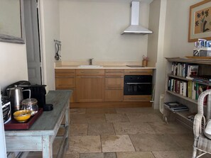 Private kitchen - The Music Room - a charming studio with terrace in the village of Lourmarin (Lourmarin)