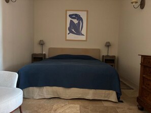 1 bedroom, free WiFi, bed sheets - The Music Room - a charming studio with terrace in the village of Lourmarin (Lourmarin)