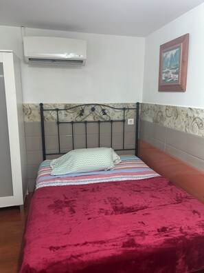 Iron/ironing board, WiFi, bed sheets - FURNISHED APARTMENT FOR RENT (HOSPITALET DE LLOBREGAT)