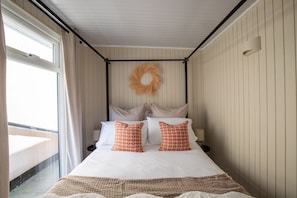 4 bedrooms, individually decorated, individually furnished, free WiFi