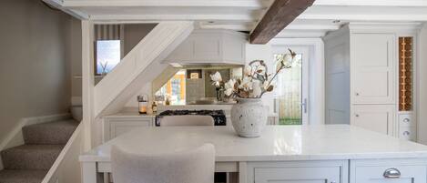 Lave-vaisselle, batterie de cuisine, vaisselle et ustensiles