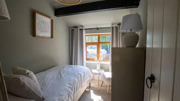 4 bedrooms, individually decorated, individually furnished, free WiFi