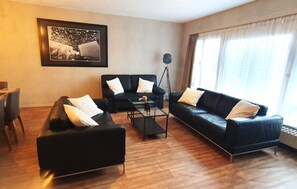 Living area - Practical Work-Ready Apartment with All Essentials near Antwerp. (Antwerpen)