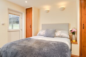 Free WiFi, bed sheets - The Barn at St Just (St Just)