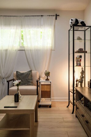 5 bedrooms, Internet - Modern 5BR Villa w AC Fast Wifi Near Crypto (Monterey Park)