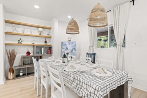 House - Modern 5BR Villa w AC Fast Wifi Near Crypto (Monterey Park)