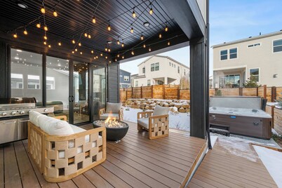 Ski Chalet Chic Retreat With Hot Tub