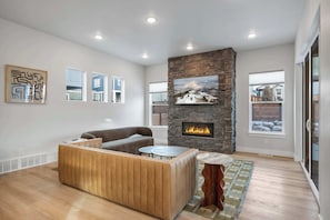 5 bedrooms, Internet - Ski Chalet Chic Retreat With Hot Tub (Park City)