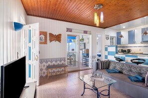 TV, stereo - Holiday Home 'Shellls Apartment' with Shared Terrace, Wi-Fi and Air Conditioning (Carvoeiro)