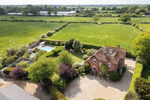 Exterior - Victorian House, Sleeps 14, Pool and Gardens (Sidlesham)