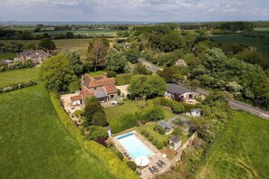 Exterior - Victorian House, Sleeps 14, Pool and Gardens (Sidlesham)
