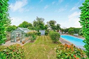 Pool - Victorian House, Sleeps 14, Pool and Gardens (Sidlesham)
