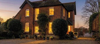Victorian House, Sleeps 14, Pool and Gardens