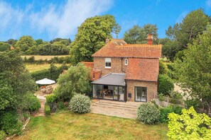 Exterior - Victorian House, Sleeps 14, Pool and Gardens (Sidlesham)