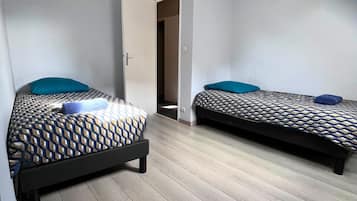 House, 5 Bedrooms, Kitchen, City View | Blackout curtains, iron/ironing board, free WiFi