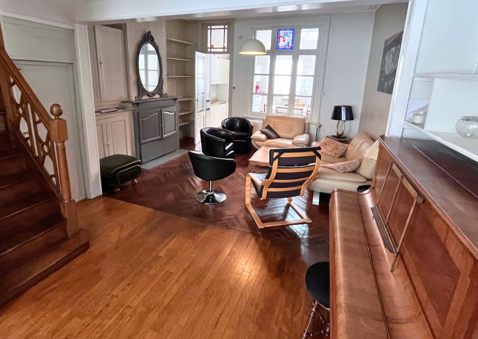 Casa, 5 dormitoris, cuina, vistes a la ciutat | Sala d'estar | Televisor de pantalla plana de 90 cm amb canals digitals 