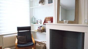 ํ์ฐ์ค, ์นจ์ค 5๊ฐ, ์ฃผ๋ฐฉ, ์๋ด ์ ๋ง | ๊ฑฐ์ค ๊ณต๊ฐ | ๋์งํธ ์ฑ๋ ์์ฒญ์ด ๊ฐ๋ฅํ 90cm ํ๋ฉด TV