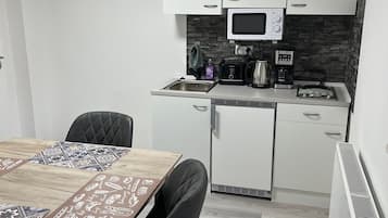 冰箱、微波炉、炉灶、茶具/咖啡用具