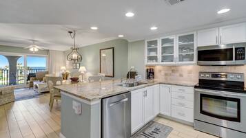 Apartment, 2 Schlafzimmer | Eigene Küche | Wasserkocher mit Kaffee-/Teezubehör, Kühlschrank, Ofen, Toaster