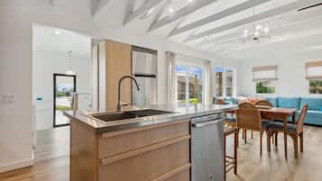House, 5 Bedrooms | Interior