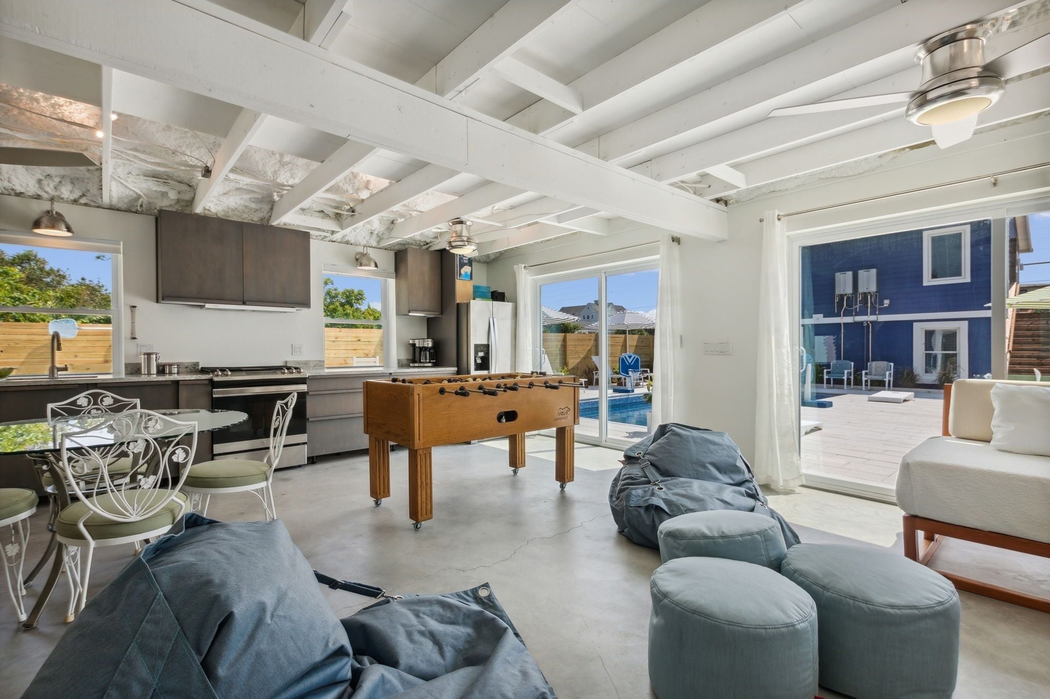 House, 5 Bedrooms | Living area