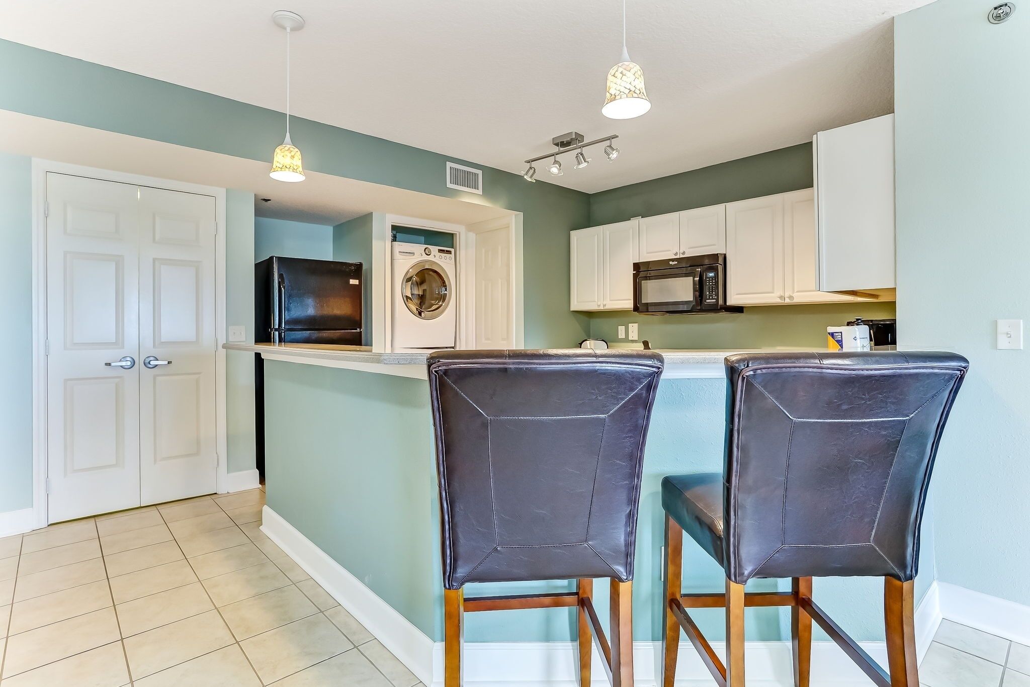 Condo, 1 Bedroom | Private kitchen | Fridge, oven, coffee/tea maker, toaster