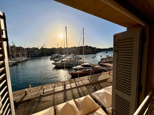 Marina - Bormla Seafront 3 Bedroom Apartment (Birgu)