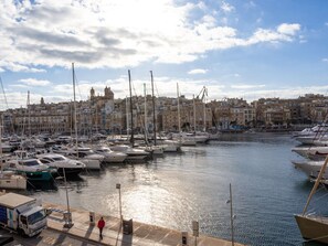 Marina - Bormla Seafront 3 Bedroom Apartment (Birgu)