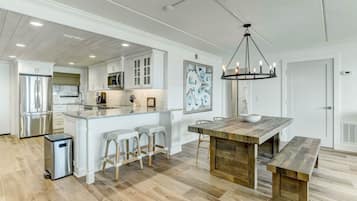 Condo, 3 Bedrooms | Private kitchen | Fridge, oven, coffee/tea maker, toaster