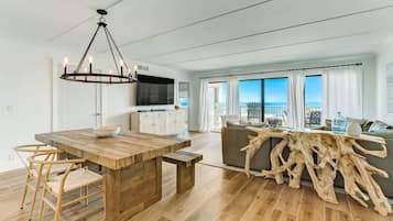 Condo, 3 Bedrooms | Dining