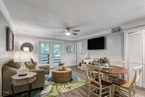 Condo, 2 Bedrooms | Dining - Fernandina Beach Hidden Gem Amelia Landings - 9F (Fernandina Beach)
