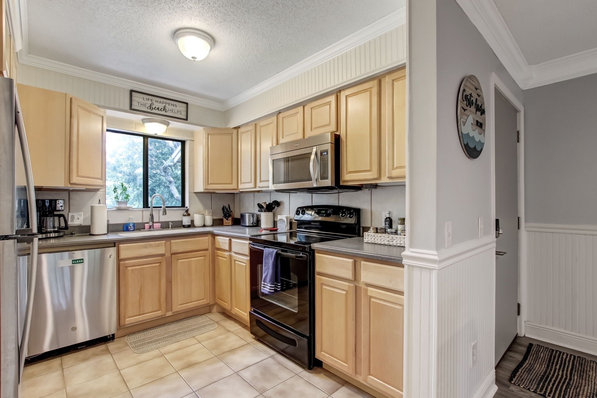 Condo, 2 Bedrooms | Private kitchen | Fridge, oven, coffee/tea maker, toaster