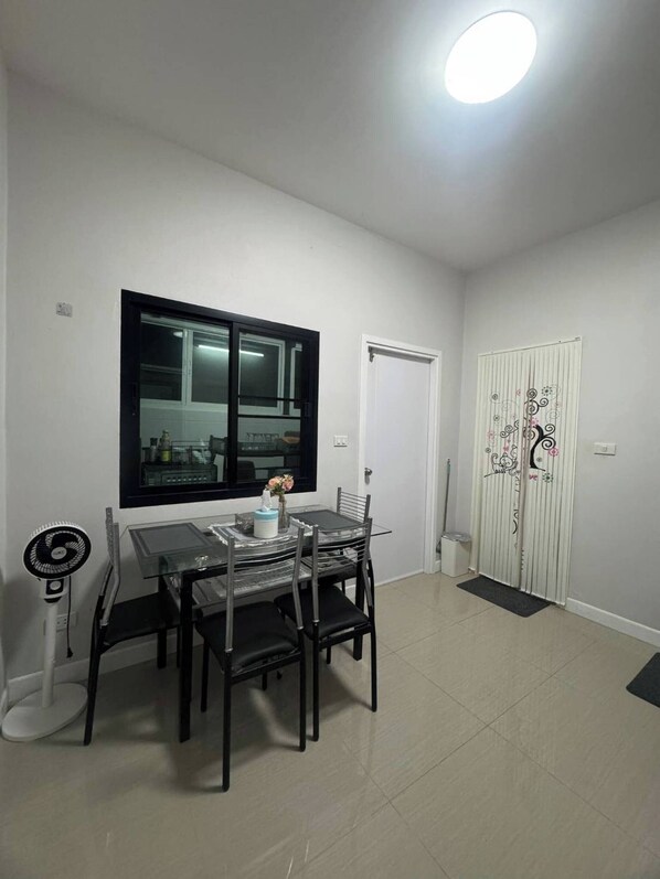 Room, 2 Bedrooms, Accessible, Smoking | Dining