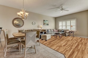 Condo, 3 chambres | Aire de séjour | Téléviseur connecté