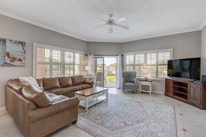 Living area - Ocean Park 124 3 Bedroom Condo (Fernandina Beach)