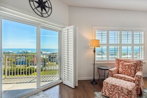 Condo, 2 quartos | Área de estar | Smart TV